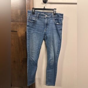 Women’s Old Navy Rockstar Super-Skinny Mid Rise Jeans Medium Wash - Size 8